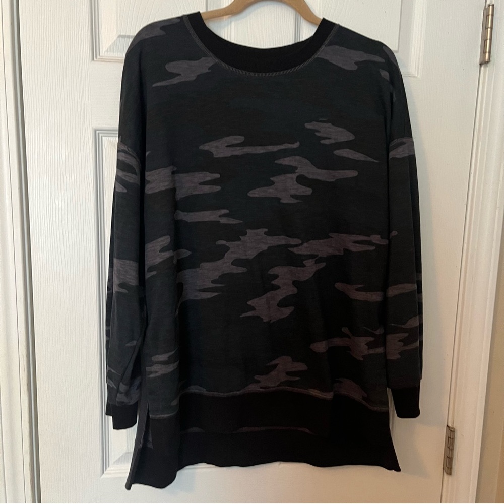 Old navy dark camo sweat shirt size M